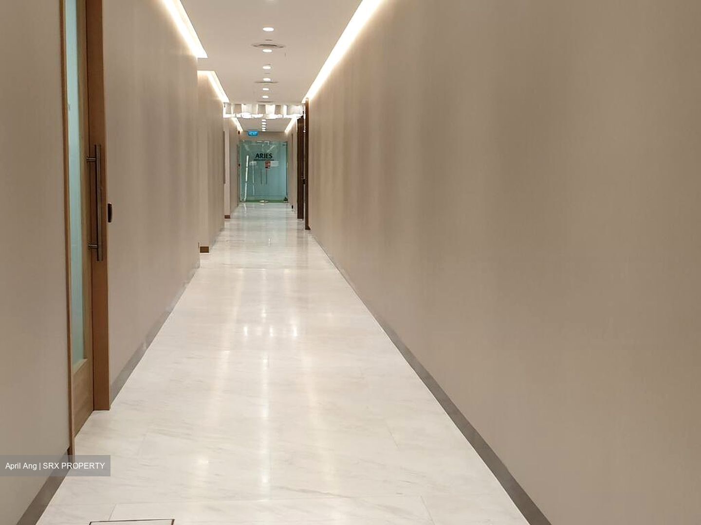 Oue Downtown (D1), Office #517426431